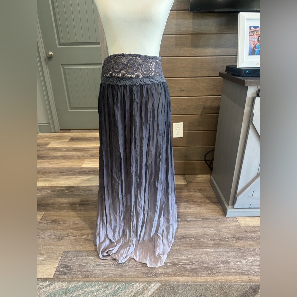 Women’s gimmicks by BKE long skirt